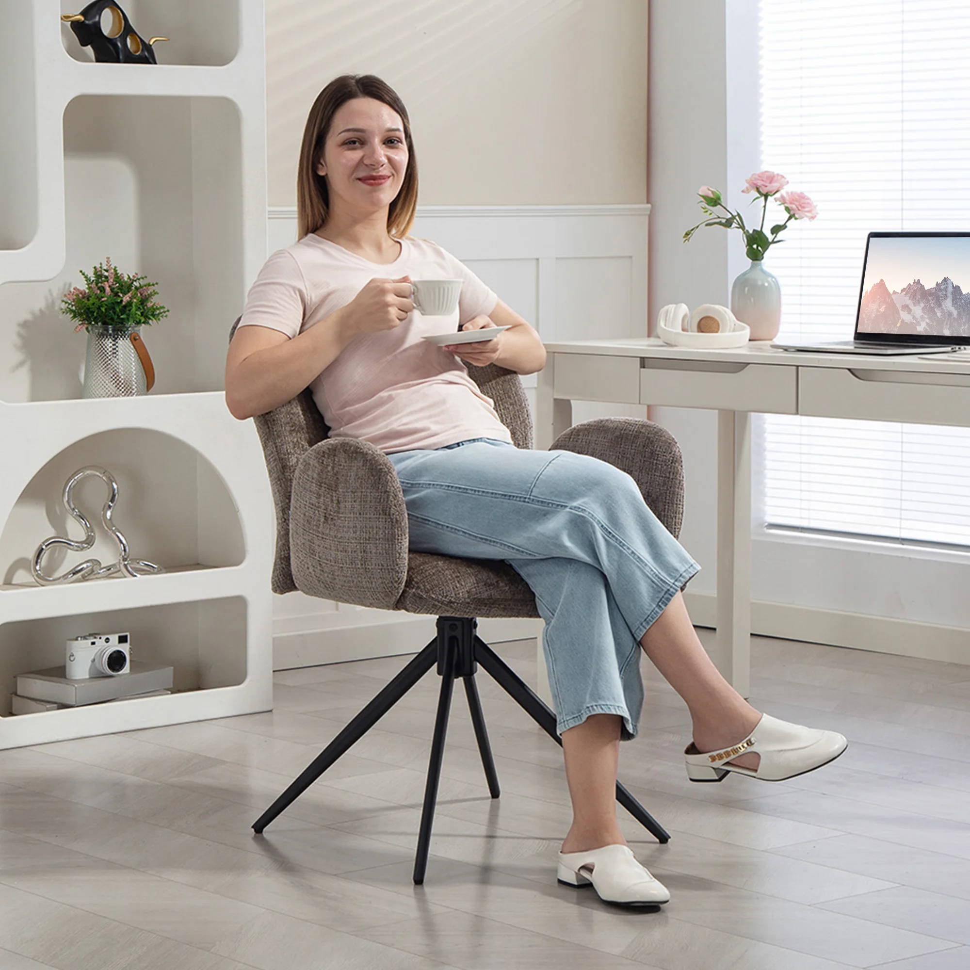 Chaise bureau ergonomique, fauteuil de bureau avec siège pivotant à retour automatique, dossier et accoudoirs rembourrés, tissu aspect lin, pour salon, chambre, télétravail, brun clair - Image 3