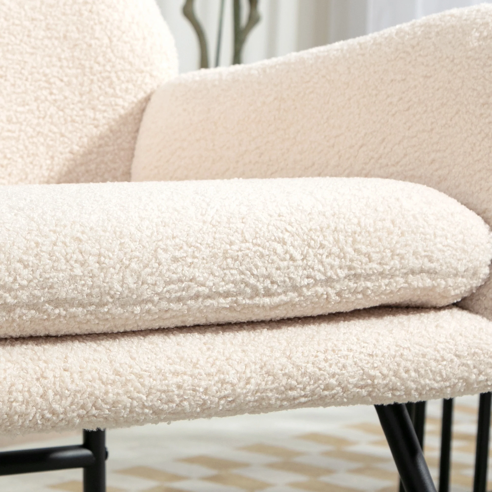 Fauteuil à bascule, chaise à bascule, avec assise de 10 cm d'épaisseur, pieds incurvés en acier, capacité de charge 120 kg, pour salon, chambre, balcon, beige et noir - Image 10