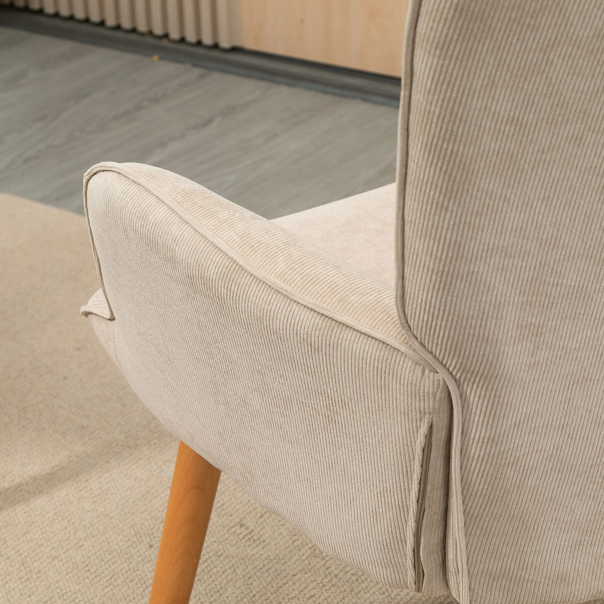 Fauteuil avec repose pied, fauteuil salon avec pieds en bois, dossier haut et tissu aspect velours c?telé, pour salon chambre à coucher beige - Image 10