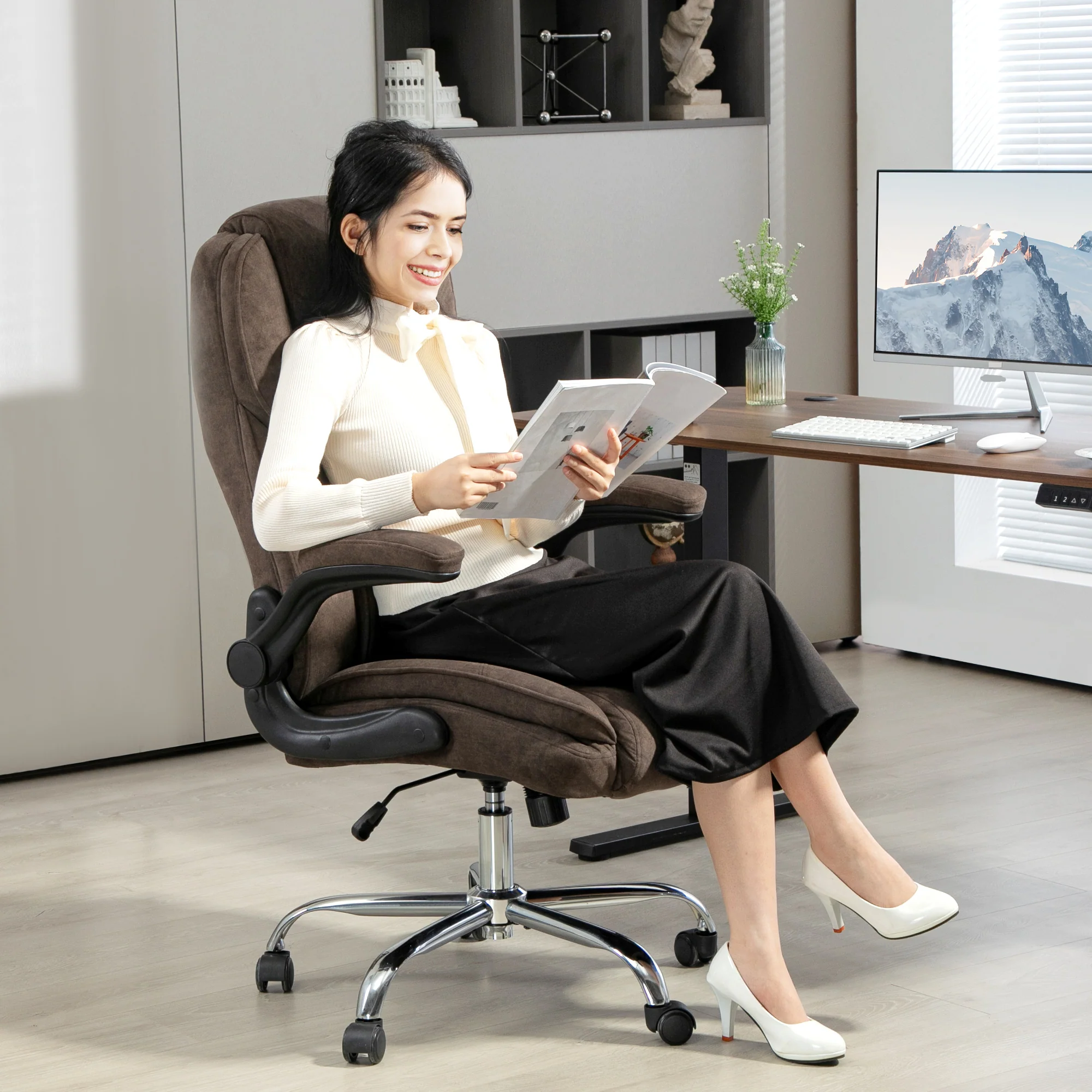 Fauteuil de bureau, chaise bureau ergonomique avec large assise rembourrée, hauteur réglable, accoudoirs relevables, dossier haut, pivotant 360°, tissu en velours, charge 135 Kg, marron - Image 3