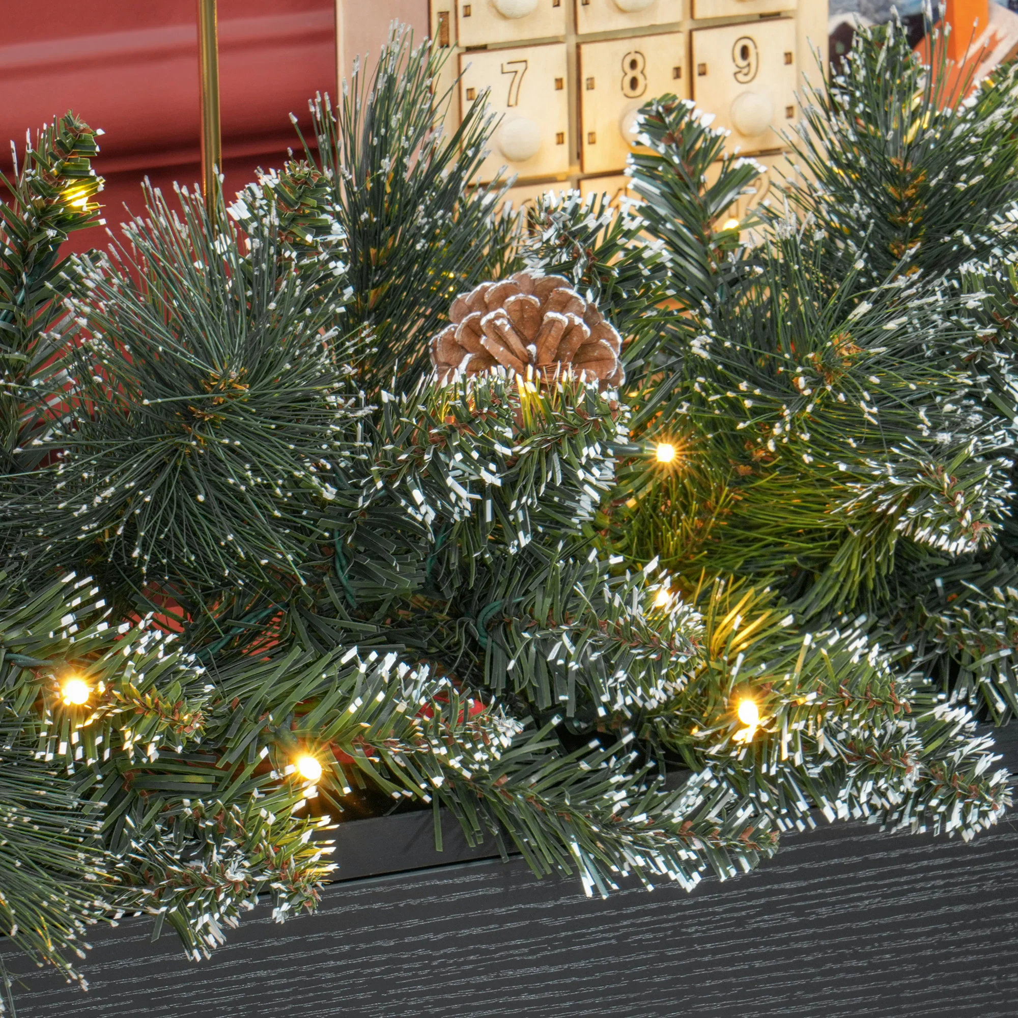Guirlande de Noël artificielle lumineuse de 1,8 m décoration de Noël avec pommes de pin, grappes de baies, 50 lumières LED et minuterie pour escaliers, cheminées, vert - Image 10