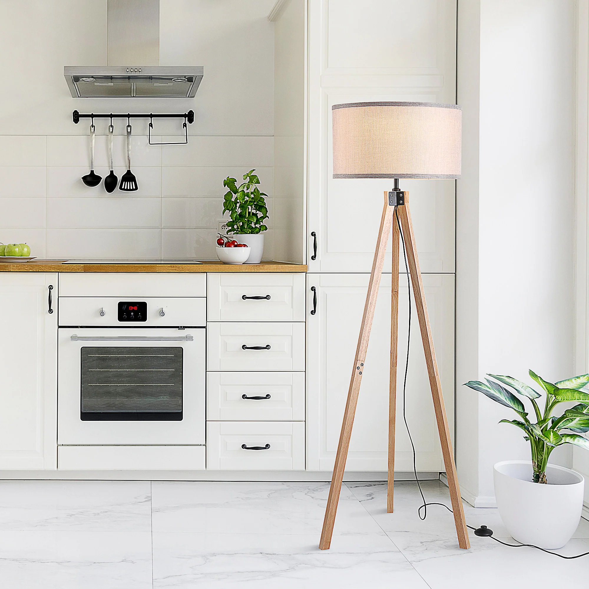 Lampadaire trépied style scandinave 40 W max. dim. 45L x 45l x 152H cm bois de pin lin beige - Image 9
