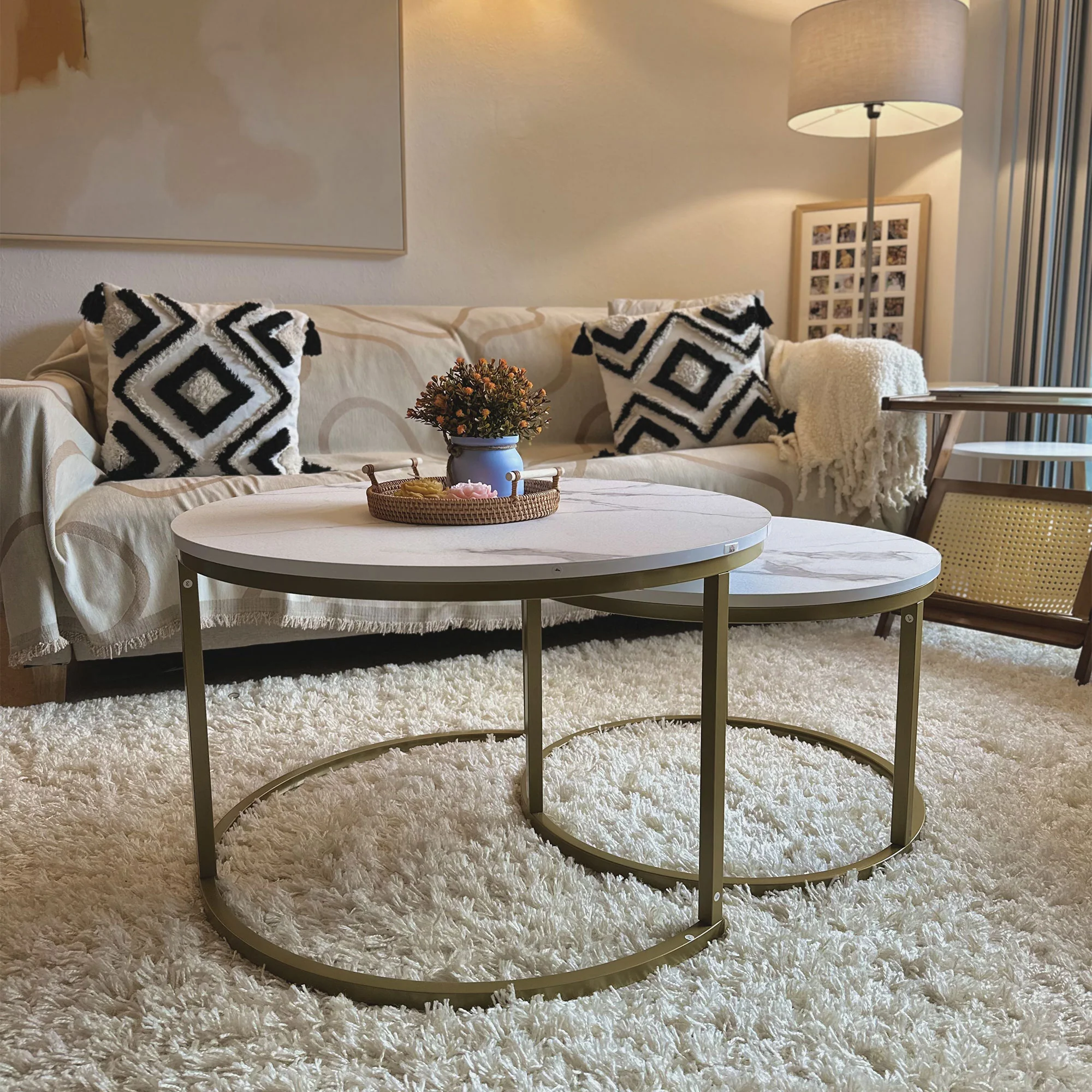 Lot de 2 tables basses gigognes tables rondes plateau blanc aspect marbre et pied en acier doré - Image 9