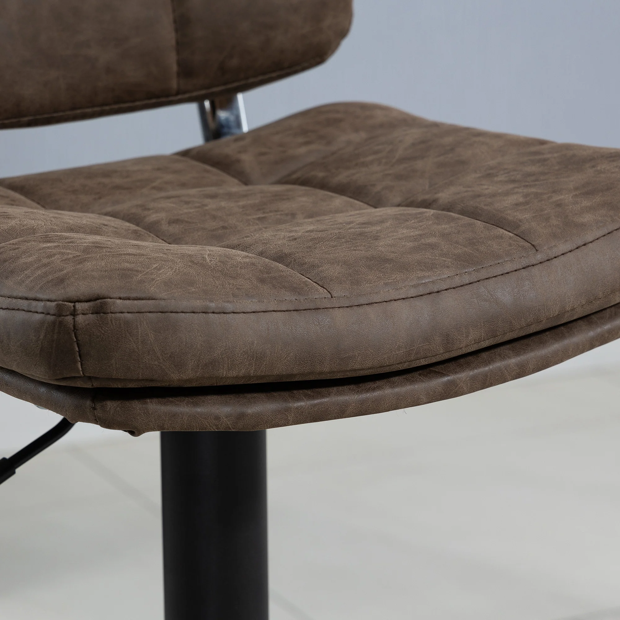 Lot de 2 tabourets de bar Vintage capitonné - pivotant, réglable - repose-pied - revêtement synthétique marron effet vieilli - Image 9