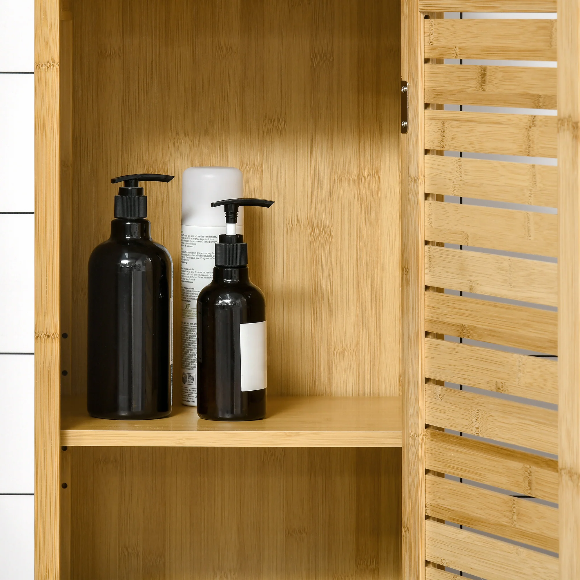 Meuble colonne de salle de bain avec 3 étagères et placard porte persienne en bambou - Image 9