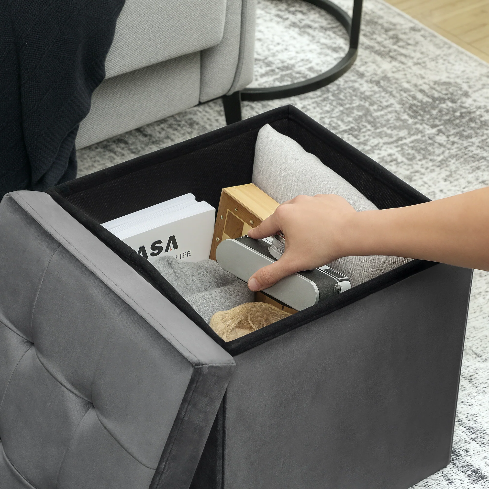 Tabouret, pouf coffre rangement, pouf repose-pieds en tissu velours, pour la chambre à coucher, entrée, salon, charge 120 Kg, 38 x 38 x 38 cm, gris - Image 9